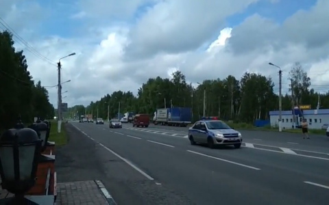 На посту в районе Нового моста заметили кортеж полицейских