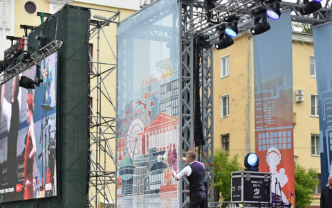 Для просмотра матчей на Театральной площади установят 8-метровый экран