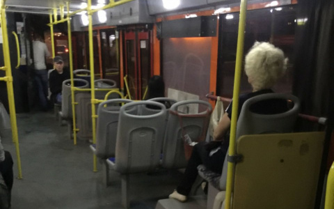 Водитель автобуса № 1 в Кирове устроил ночную дискотеку с пассажирами