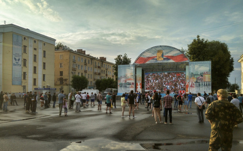 Известный блогер раскритиковал расположение зоны для просмотра матчей в Кирове