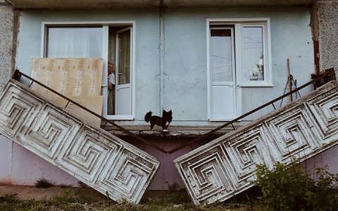 Фото дня: в Костино обрушилась балконная плита многоквартирного дома