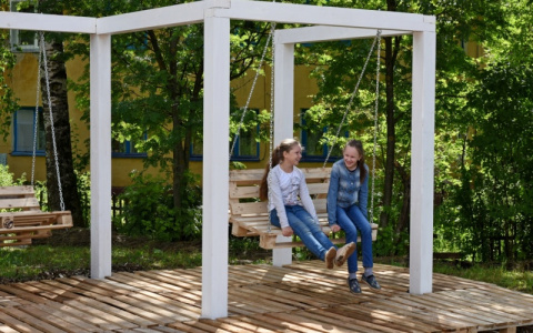 Из сквера на Менделеева убрали качели, установленные активистами