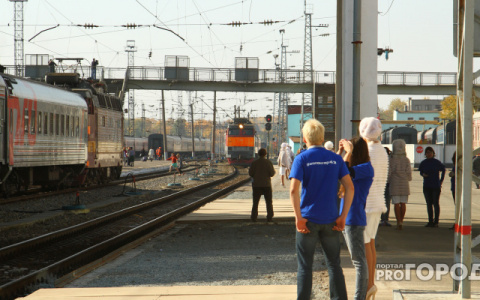 В  Кировской области подростки разбили стекла в поезде