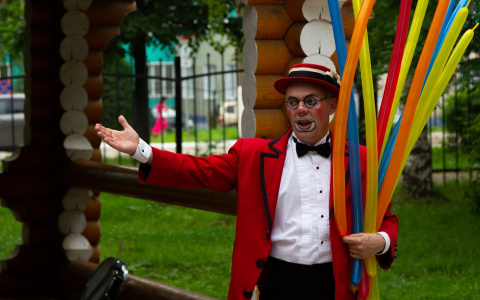 Пациентам детской областной больницы столичные артисты цирка Юрия Никулина показали представление