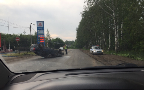 Утром в Коминтерне перевернулась иномарка