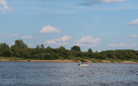 На берегу Вятки обнаружено  25 тонн опасных веществ