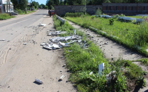В Верхошижемье разыскивают водителя, снесшего ограждение мемориала