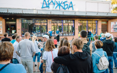 Кинотеатр "Дружба" подарил более 200 пицц жителям города