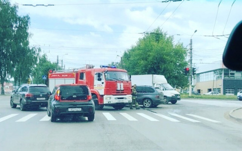 Из-за столкновения двух BMW в Кирове образовалась 4-километровая пробка
