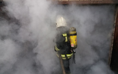 В Кирове по вине автомастера сгорели пять машин за 5 миллионов рублей