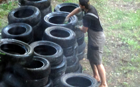 В Кирове нашли нарушителей, устроивших свалку шин в центре города