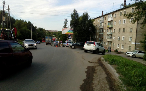 В Кирове на улице Лепсе иномарка сбила женщину на велосипеде