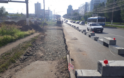 В Кирове перекрыли одну полосу движения на улице Московской