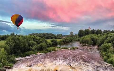 Место в Instagram: 13 фотографий Нижне-Ивкино со странным автосервисом, водопадами и страусами