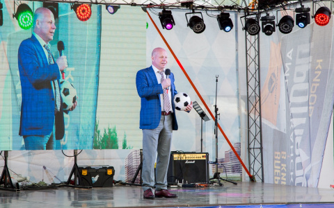 «Кировский ССК» вручил автомобиль самому ценному сотруднику на День строителя