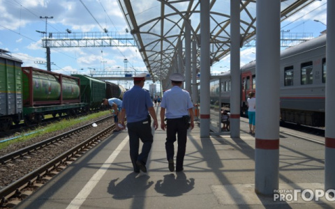 Судебные приставы сняли с поезда мужчину за долги