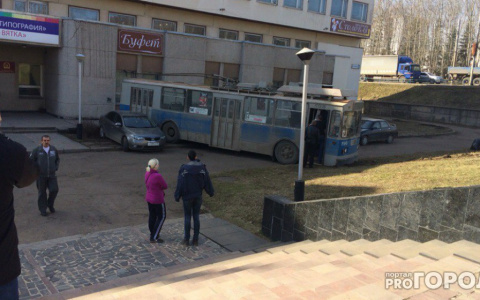 Горящие автобусы и троллейбус без тормозов: ЧП с общественным транспортом в Кирове и области