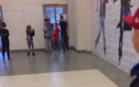 В ТЦ Jam Молл застрял лифт с детьми внутри