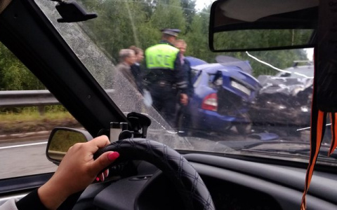 В Чепецке на мосту произошло лобовое ДТП: двое пострадавших