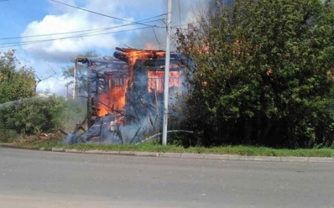 Две семьи, пострадавшие в пожаре на Блюхера, переселили в новые квартиры