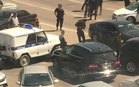 В СМИ сообщили о полицейском из Кировской области, раненном при нападении террористов в Чечне