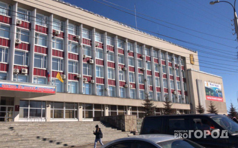 Следователи провели обыск у сотрудницы мэрии по делу парка Победы