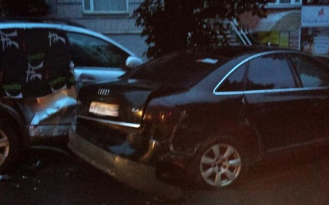 В Кирове пьяный водитель протаранил 6 припаркованных автомобилей