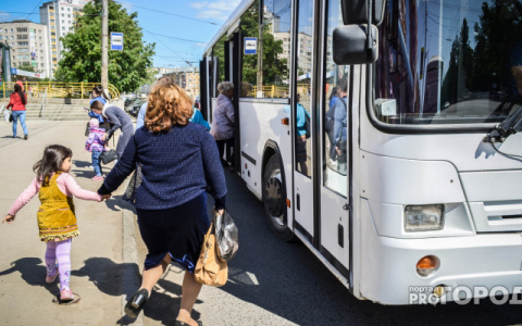 «Зла не хватает! Сколько можно тупить в дверях?»: 9 неочевидных правил поведения в автобусе