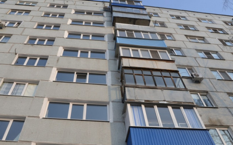 В Кирове 29-летняя девушка упала с 7 этажа