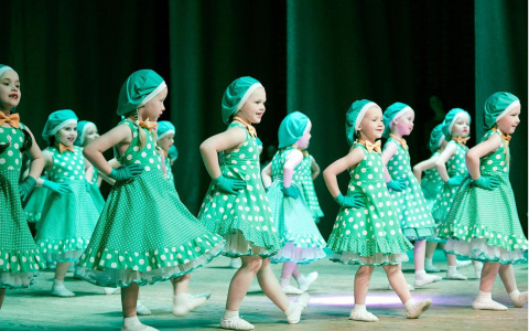 "В первой позиции": история кировского танцевального коллектива, рассказанная балетками