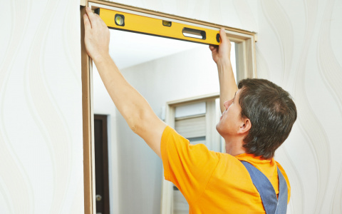 Профессионалы против любителей: стоит ли устанавливать двери своими руками?