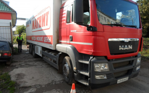 В Кирове фура «Магнит» сбила пешехода
