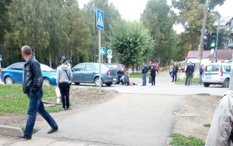 В Кирове легковушка сбила женщину: пострадавшую увезли на машине реанимации