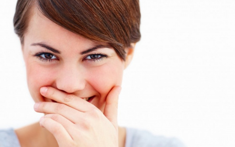 Скрываете улыбку из-за отсутствия одного зуба?