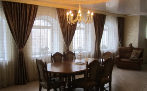 Два этажа, десять комнат и собственный кинотеатр: 18 фото самых дорогих квартир в Кирове