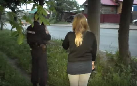 В Кирове две девушки избили и обокрали прохожую