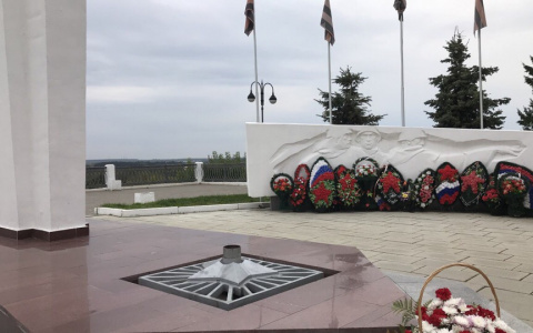 В Кирове из-за сильного ветра погас Вечный огонь