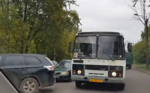 Кировчане сняли на видео автобус, ехавший по «встречке»