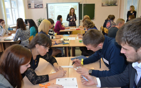 «Дети прижались к ней, у многих в глазах были слезы»: 3 истории о лучших учителях Кирова