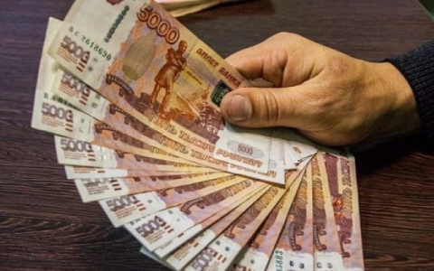 Сотрудник одного из кировских банков похитил более 1 миллиона рублей своих клиентов