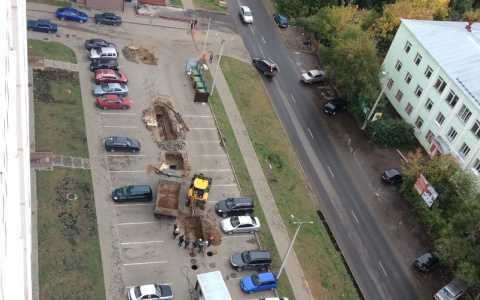 На Азина не могут найти место аварии на теплотрассе