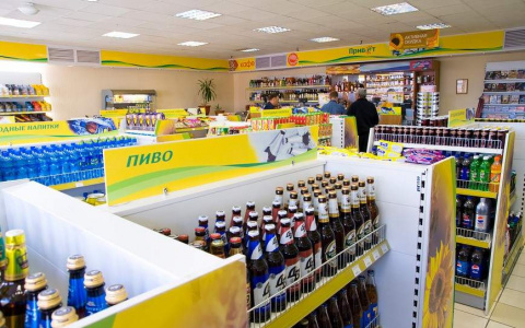 На российских заправках будут продавать алкоголь, чтобы сдержать цены на топливо