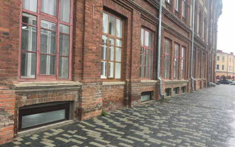 Из-за благоустройства в Кирове старые дома уходят под землю