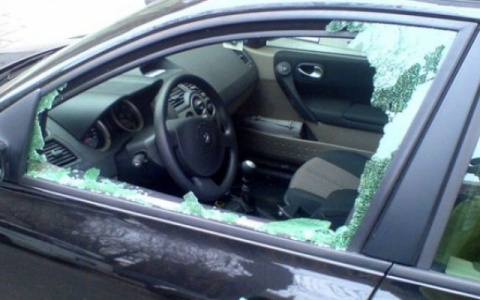 За ночь в разных районах Кирова обокрали несколько машин