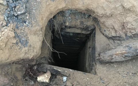 В Кирове во время ремонта дороги рабочие раскопали древний колодец