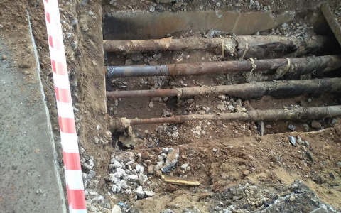 На Воровского водопроводные трубы лопнули на следующий день после ремонта