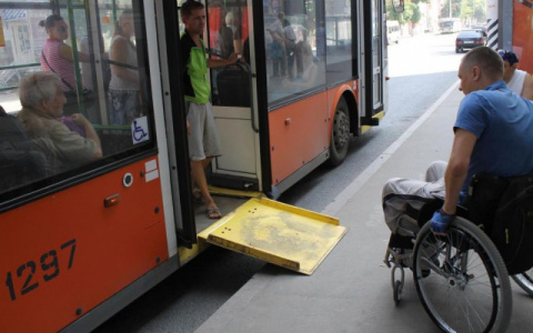 На карте ЦДС начнут отмечать желтым специальные автобусы