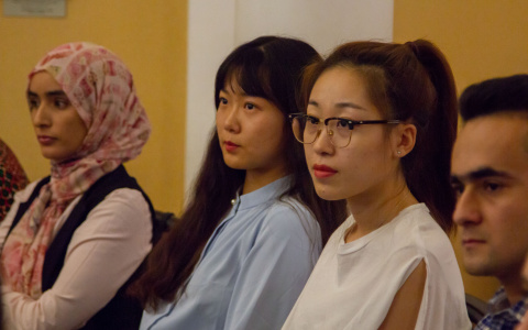 Иностранные студенты из 23 стран мира пообщались с губернатором Кировской области