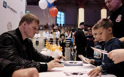 Олимпийский чемпион Александр Поветкин посетил турнир по боксу в Кирове
