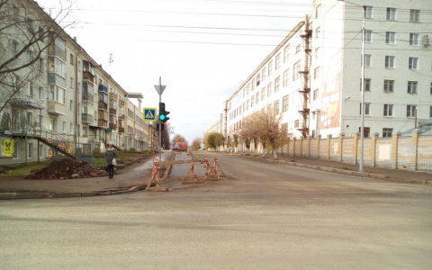 Улицу Молодой Гвардии в районе «Маяка» расширили, вырубив деревья